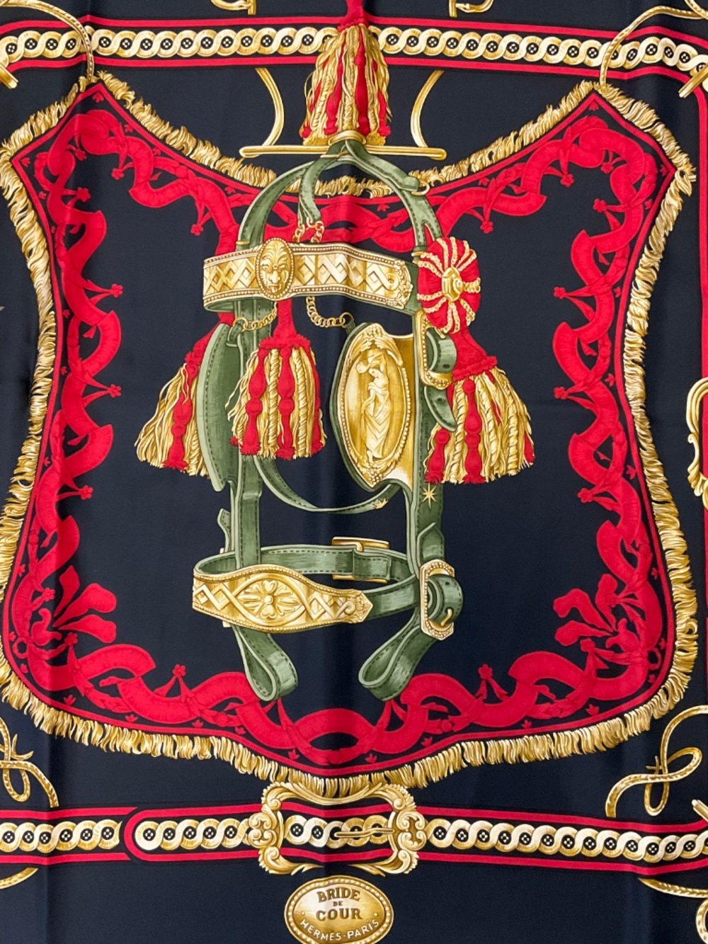 HERMES DARK NAVY BLUE / RED / GOLD MULTI BRIDE DE COUR SQUARE SILK TWILL SCARF - Picture 3 of 5